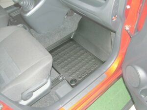 Carbox FLOOR Fußraumschale Gummimatte Fußmatte für Suzuki Splash vorne rechts
